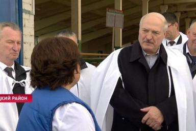Лукашенко о протестах: Мне, конечно, стыдно перед вами за то, что в Минске бадзяюцца