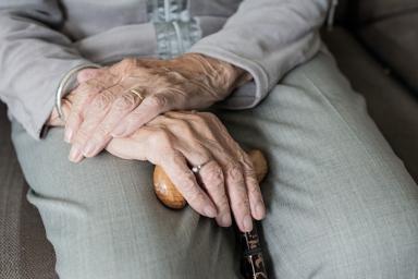 Ученые узнали, как алкоголизм влияет на болезнь Альцгеймера