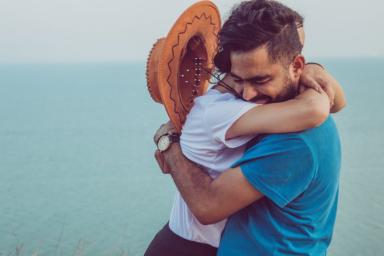8 вещей, которые начинает делать мужчина, если он ценит отношения