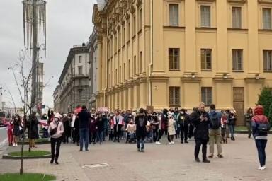 В Минске на акции протеста начали задерживать людей 