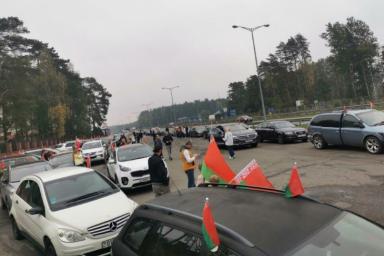Национальные флаги, иконы и автопробег: В Беларуси прошли акции в поддержку Лукашенко