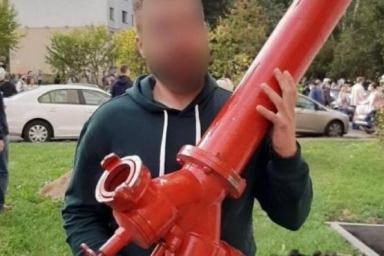 Белорус сделал фото с гидрантом от водомета: возбуждено уголовное дело