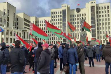 В Минске прошли акции пенсионеров - противников и сторонников Лукашенко: чем все закончилось