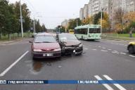 В Минске «Рено» и «Фольксваген» не поделили дорогу: пострадала женщина