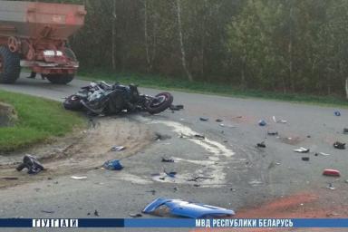 Мотоциклист-бесправник столкнулся с трактором в Ивановском районе: двое пострадавших