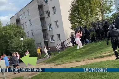На протестах в Гродно школьник бросал камни в ОМОН: возбуждено уголовное дело