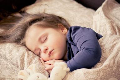 Четыре практических совета, которые помогут быстро уложить ребенка спать
