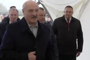 Лукашенко высказался об антиковидном лекарстве, психозе и продовольствии