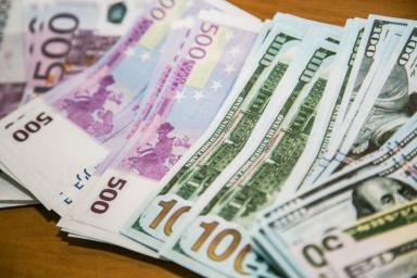 Белорусы крупно закупились валютой. Нацбанк о ситуации на валютном рынке