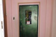 Пьяная женщина разбила стекло входной двери в здании милиции в Гомеле