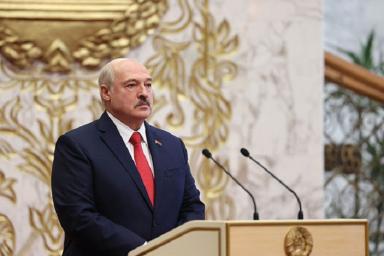 Лукашенко призвал «взяться» за грузопоток из Литвы и Латвии