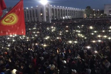 После протестов ЦИК Кыргызстана признал итоги выборов недействительными