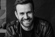 Телеведущий Дмитрий Кохно, пройдя через два суда и отсидев «сутки» на Окрестина, теперь работает на ТНТ