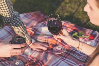 Ученые выяснили, сколько вина в день можно употреблять для профилактики Альцгеймера и Паркинсона