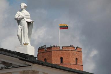 Литва приостановила прием документов на выдачу виз белорусам