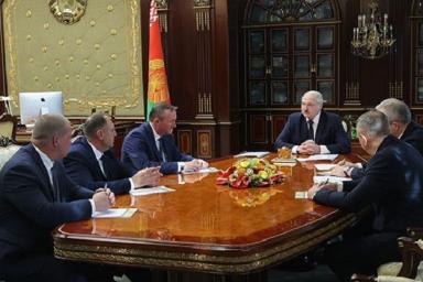 Лукашенко: «Минчане вдруг прозрели. Они увидели, кто рвется к власти»