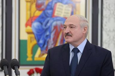 Жить надо нормально, а бог, может, и поможет: Лукашенко дал рецепт против коронавируса