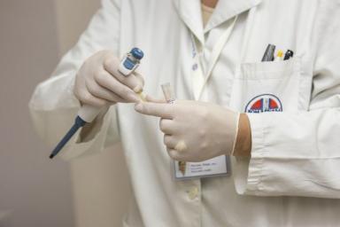 Российский ученый дважды заразил себя коронавирусом ради эксперимента