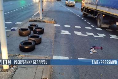 МВД ищет «мирных» протестующих, которые жгли покрышки прошлой ночью в Минске