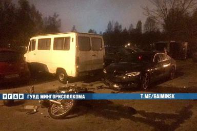 В Минске мотоциклист врезался в 7 припаркованных машин: есть пострадавшие