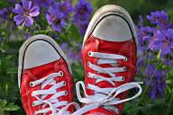 Чем отмыть белую подошву на обуви: 5 подручных средств