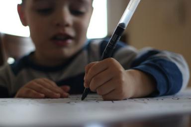 Ученые объяснили, почему детям нужно писать от руки