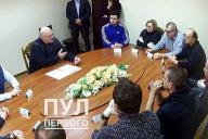 Лукашенко приехал в СИЗО КГБ и встретился с Бабарико и другими оппозиционерами