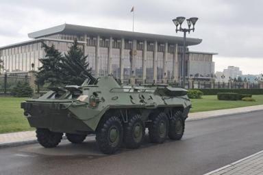 В Минске используют бронетехнику для охраны резиденции Лукашенко