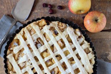 Опытные хозяйки раскрыли 7 секретов, которые помогут сделать яблочный пирог еще вкуснее