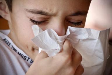 Медик объяснила, почему нельзя сдерживать кашель и чихание