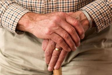 Медики рассказали, как определить болезнь Паркинсона по рукам