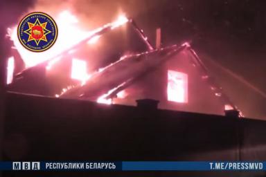 В Волковыске подожгли дом и машину милиционера