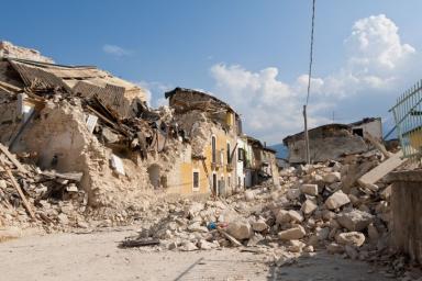 Мощное землетрясение в Турции: разрушен ряд зданий