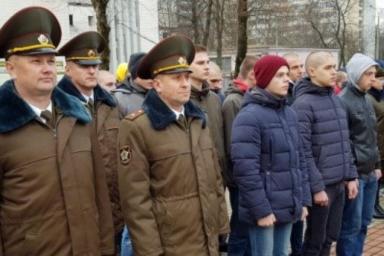 В Беларуси началась отправка призывников в войска в условиях пандемии 