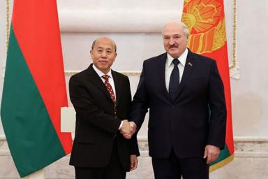 Китай выступает против внешнего вмешательства в дела Беларуси – посол