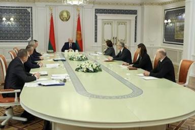 Лукашенко: У нас нет «белорубашечников» и «беломанжетников» среди дипломатов