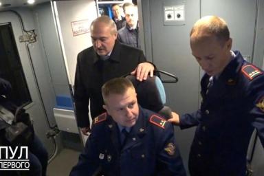 Лукашенко проехался в метро в кабине машиниста