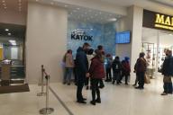 Жители Гродно часами стоят в очереди на каток в Тринити. В чем секрет?