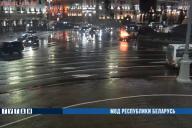 В Минске Toyota перелетела через монумент Победы и загорелась – кадры 