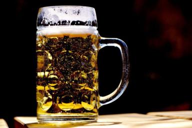 7 неожиданных способов применения пива в хозяйстве, которые стоит взять на заметку