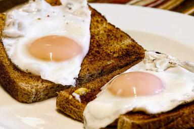 Диетологи назвали блюдо, которое обязательно нужно есть на завтрак, чтобы похудеть