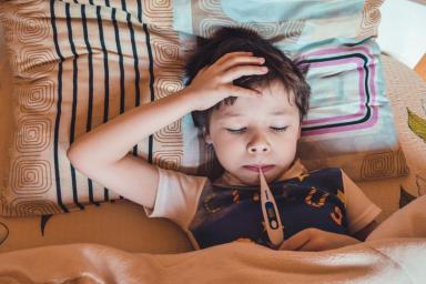 Доктор Комаровский назвал причины непроходящего насморка у детей