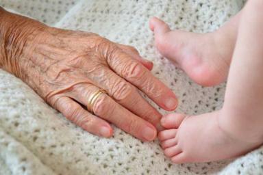 Врачи утверждают, что забота о внуках продлевает жизнь старшему поколению
