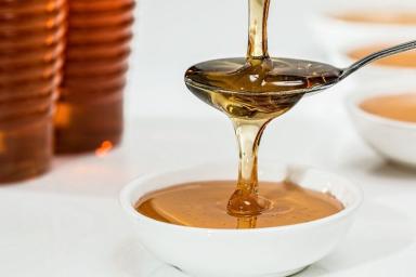 Ученые объяснили, зачем долгожители пьют воду с медом натощак