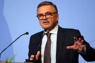 IIHF пока не переносит ЧМ по хоккею из Беларуси