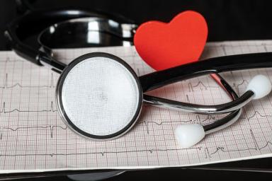 Кардиологи перечислили главные симптомы того, что с сердцем не все в порядке