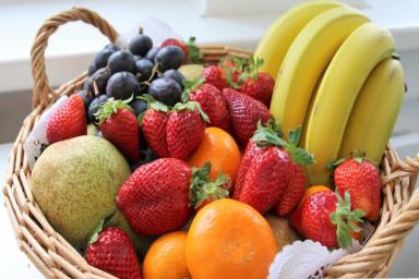 Диетологи рассказали, какой фрукт вредно есть на завтрак