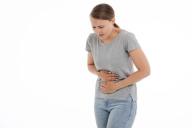 Медики перечислили 5 важных сигналов организма, которые предупреждают о язве желудка