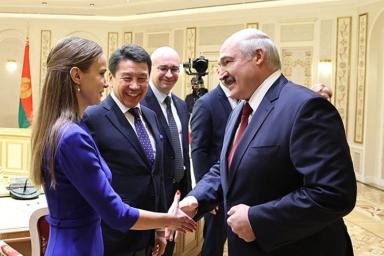 Политического времени у меня немного, но на колени я не встану: Лукашенко не намерен уступать оппозиции