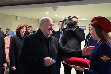 Как Лукашенко отреагировал на подарок от минского метро
